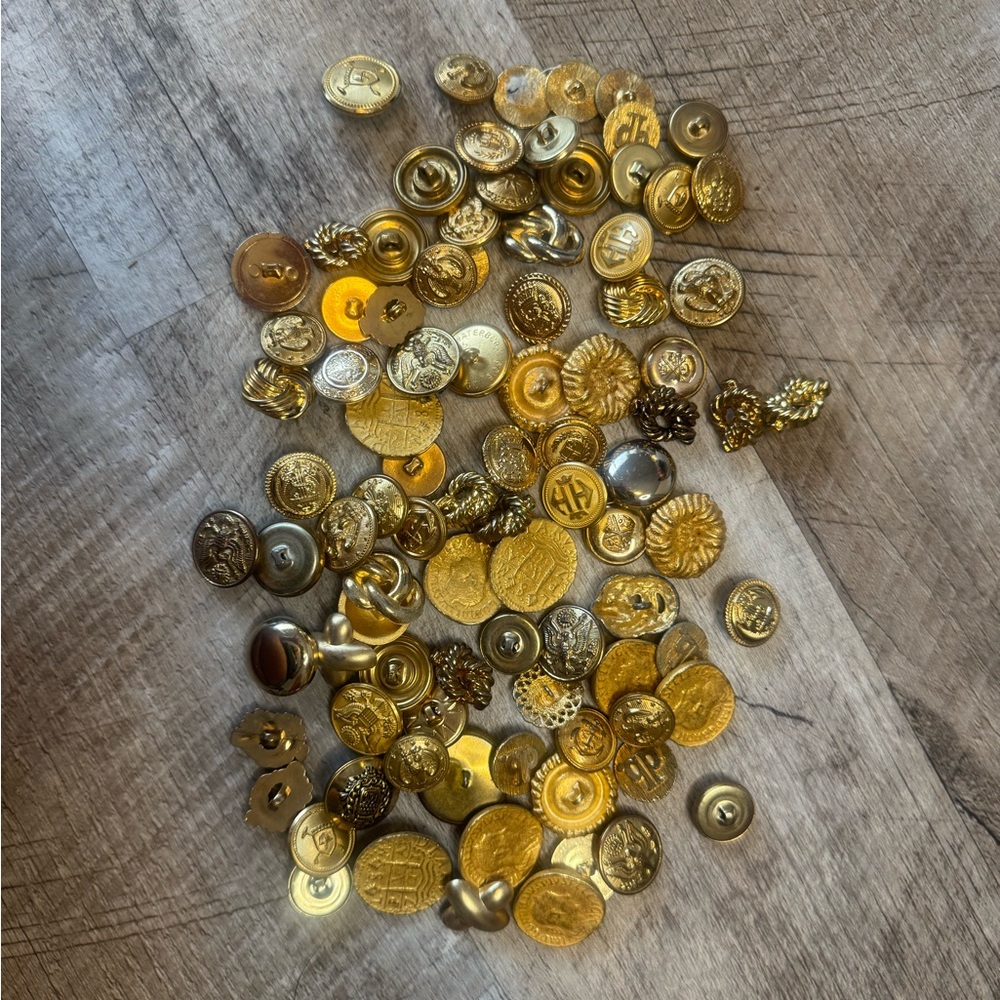 GOLD -TONE BUTTONS, miscellaneous lot approx .723 lbs - Picture 3 of 7